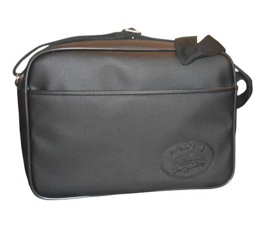 Sac à rabat bandoulière de Lacoste. réf NH0994HC